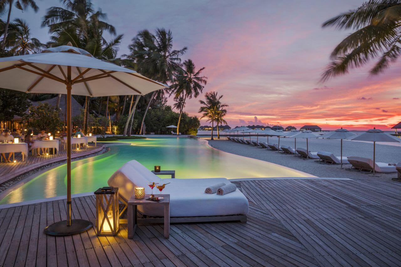 Como Maalifushi Pool Dining