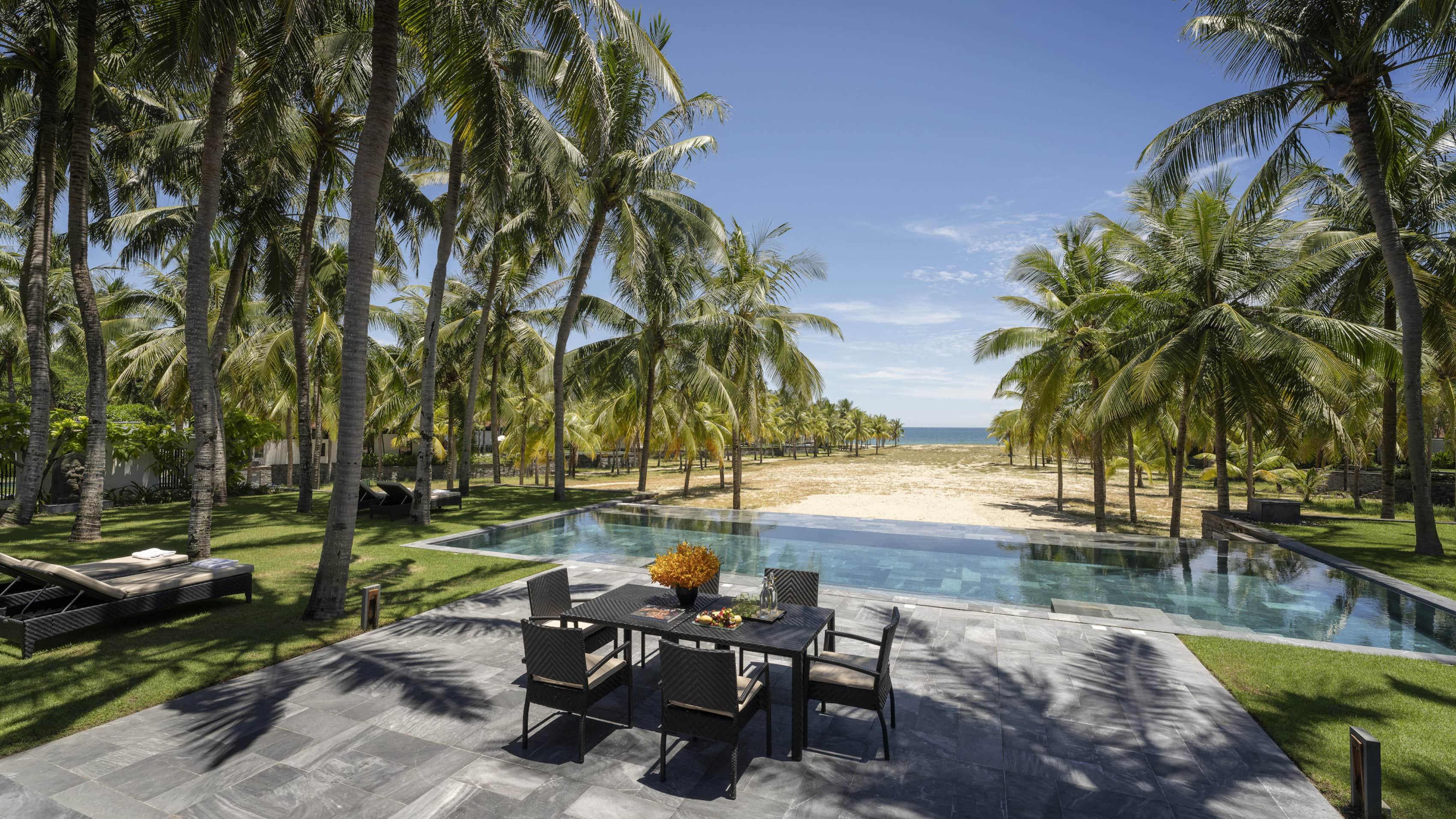 four seasons the nam hai terrasse mit pool