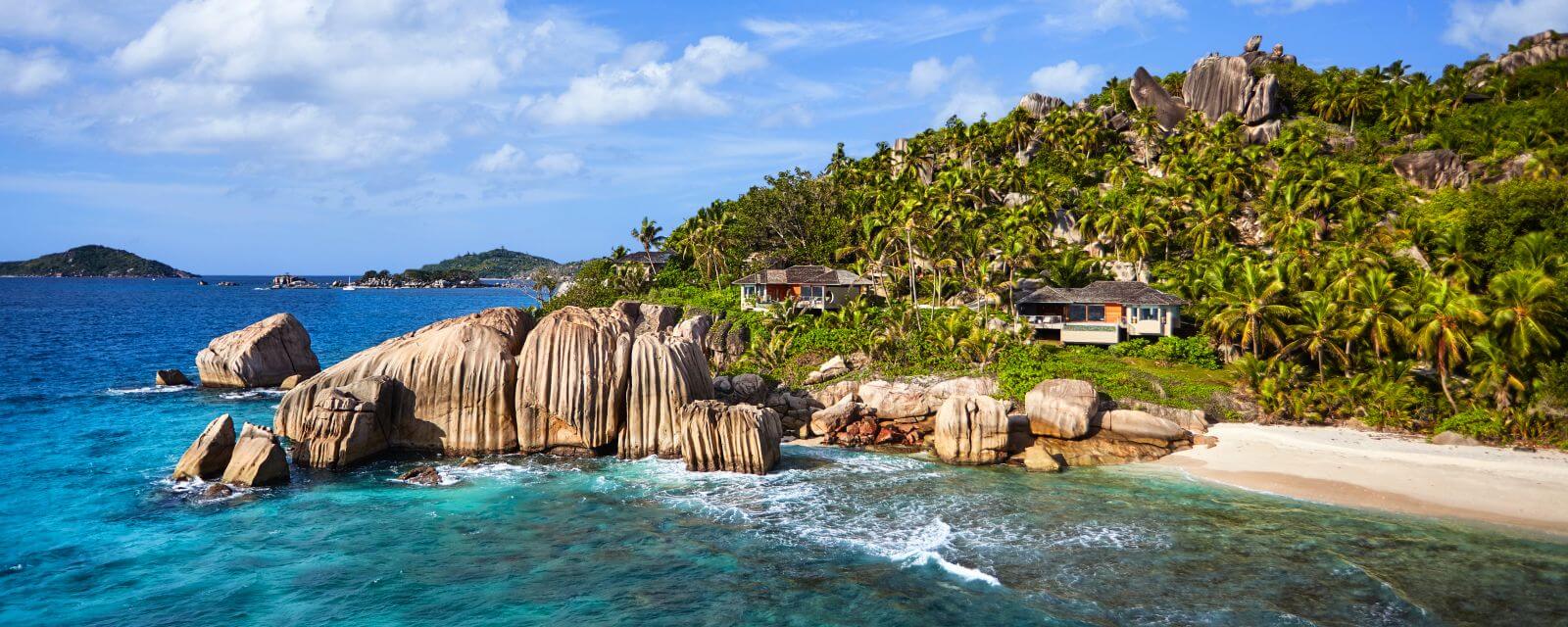 Six Senses Zil Pasyon Villa über den Felsen neben Strand