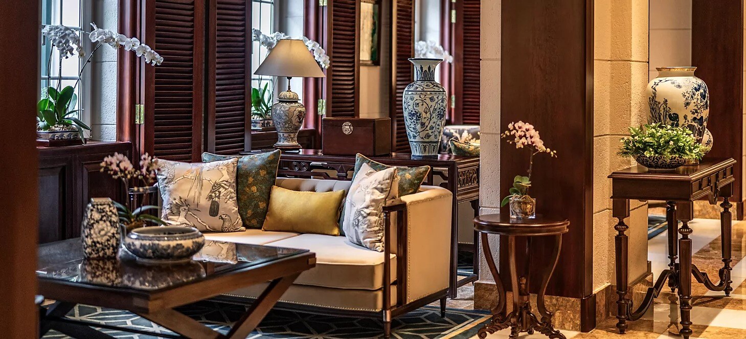 Sofitel-legend-metropole-hanoi-familienluxusreisen lounge mit couch