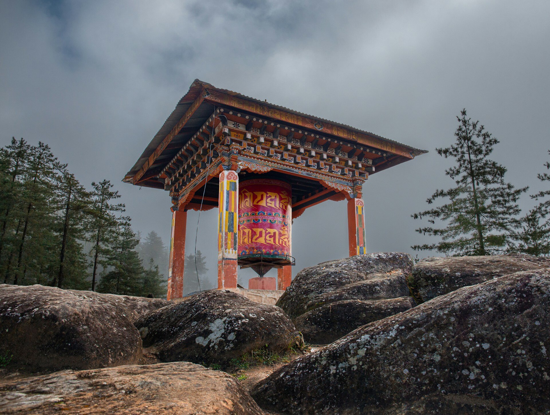 Bhutan Gebetsrolle in den Bergen