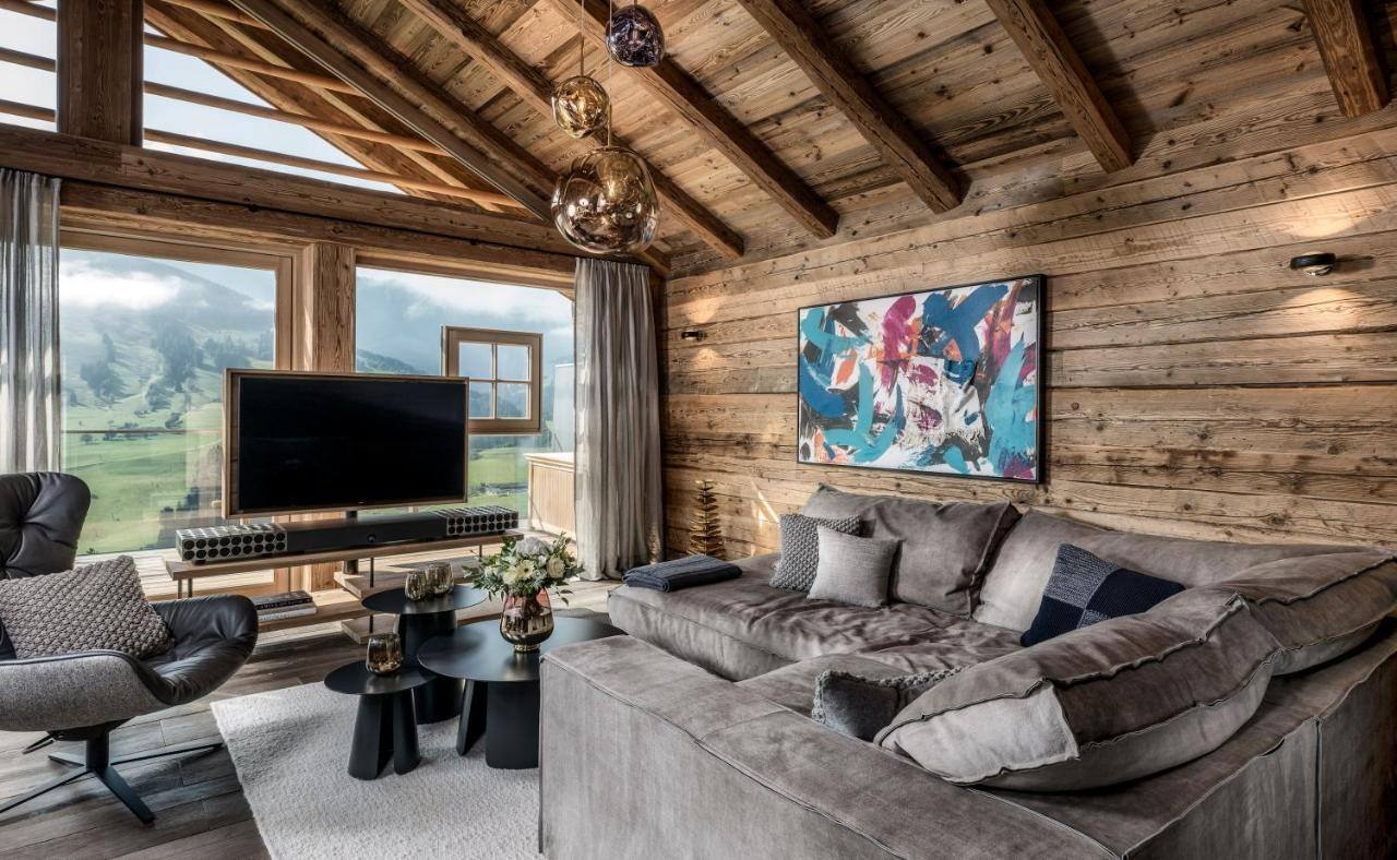 Chalet Gipfelkreuzliebe Wohnbereich mit TV