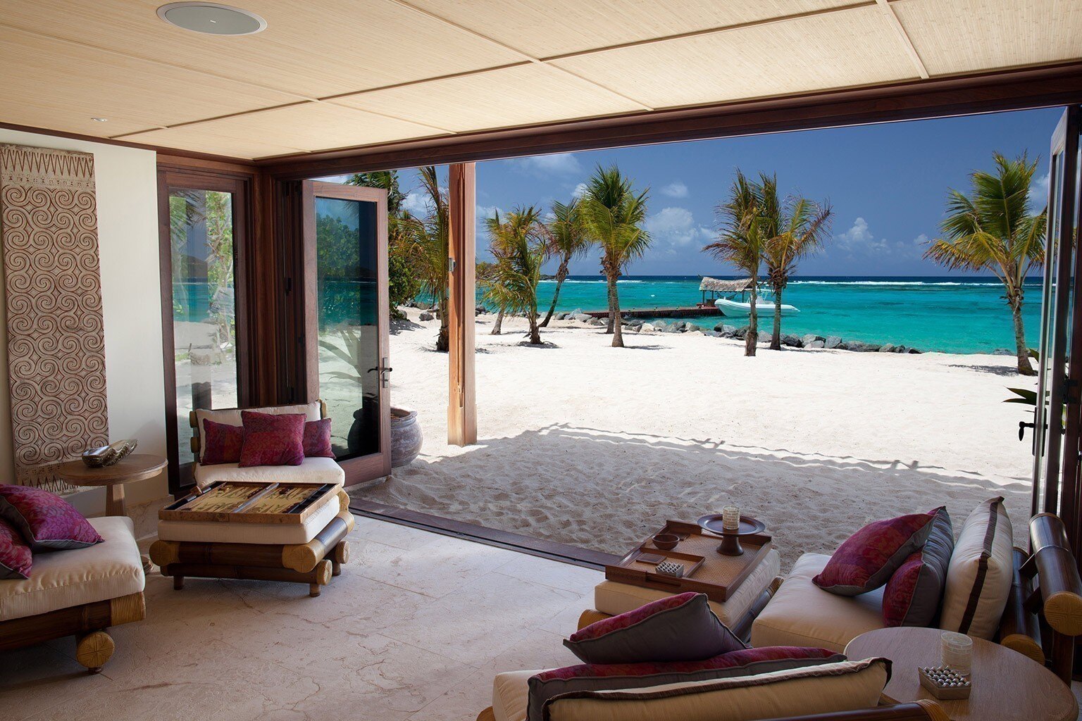 Necker Island-Blick aus der Unterkunft über den Strand zum Meer