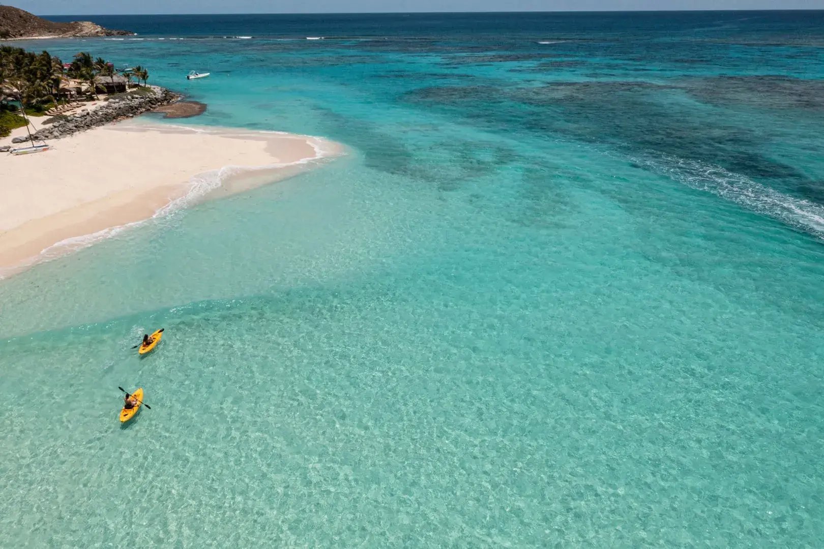 Necker Islands Stand-up Paddling in türkisfarbenem Wasser