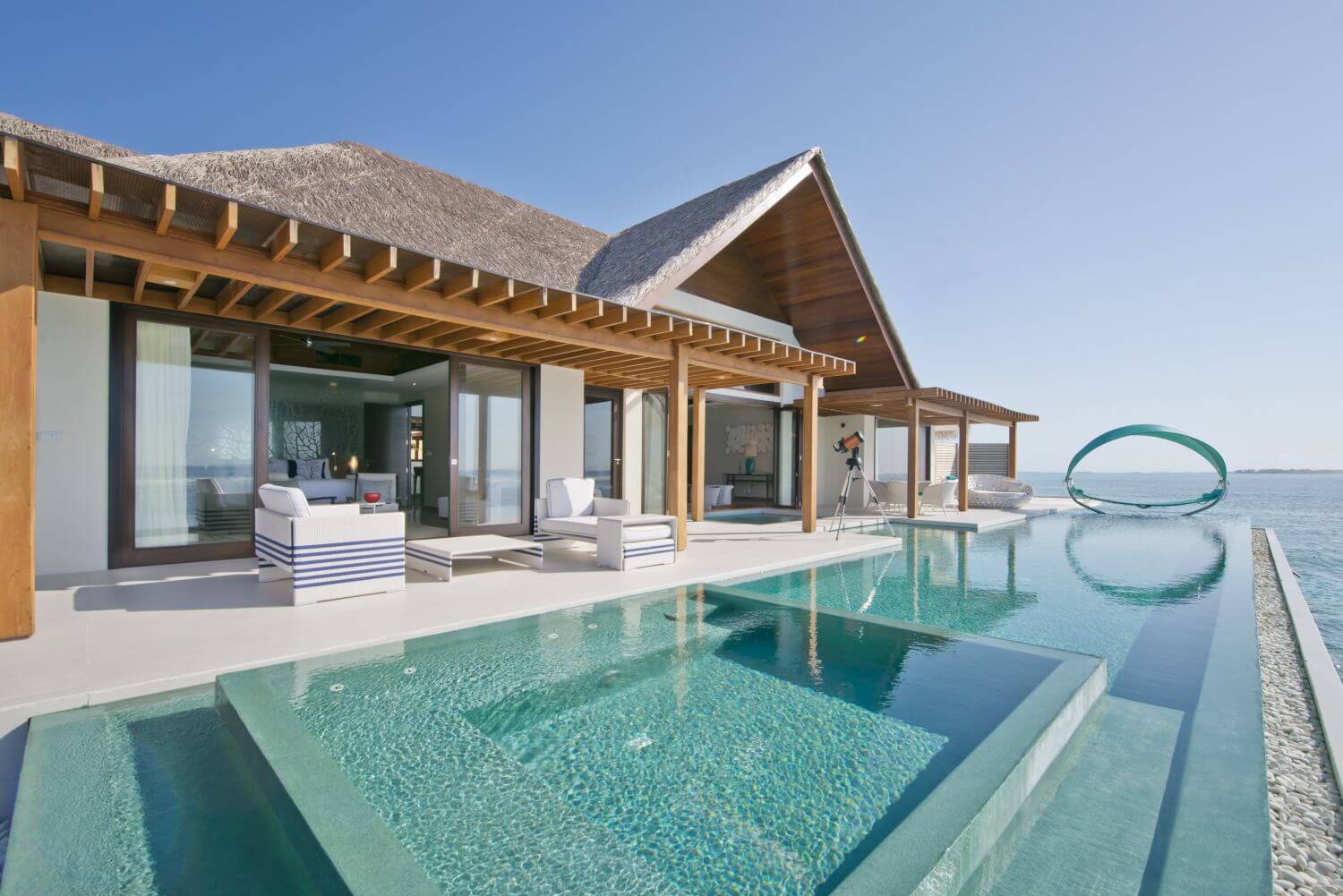 Niyama The Crescent Private Island Familienluxusreisen TheFamilyProject Infinity Pool