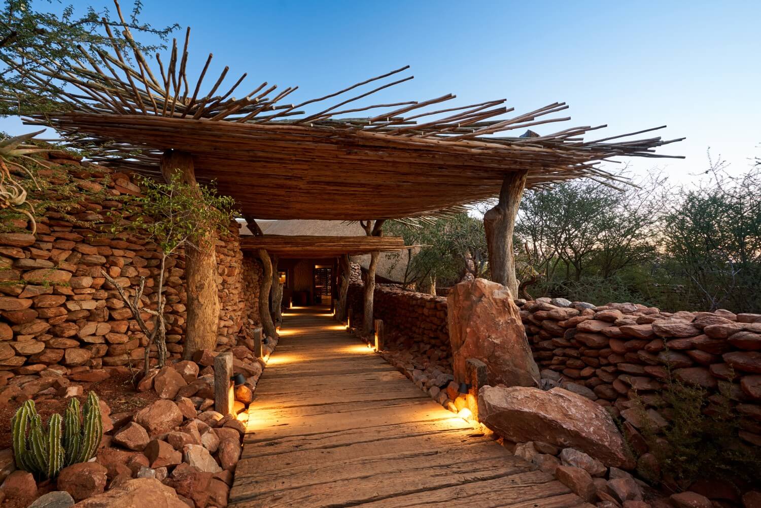 Tswalu Motse Safari Lodge Kalahari Familienluxusreisen TheFamilyProject Eingang