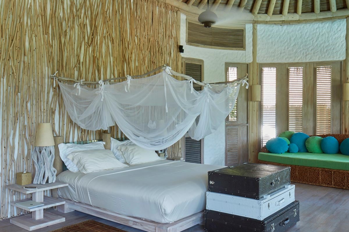 Villa 15 Soneva Fushi Familienluxusreisen TheFamilyProject Himmelbett