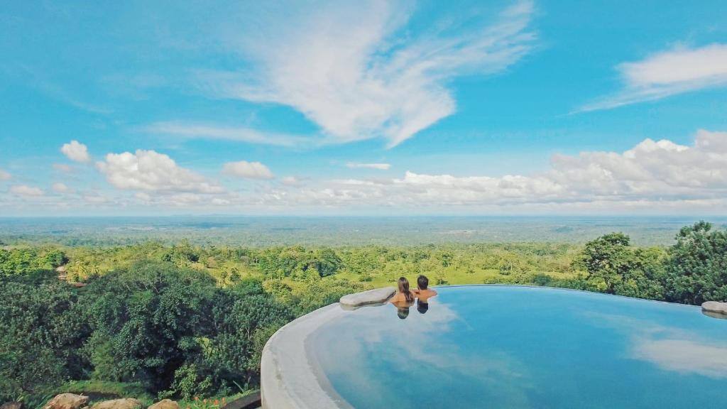 Whirlpool mit Aussicht in Origins Lodge