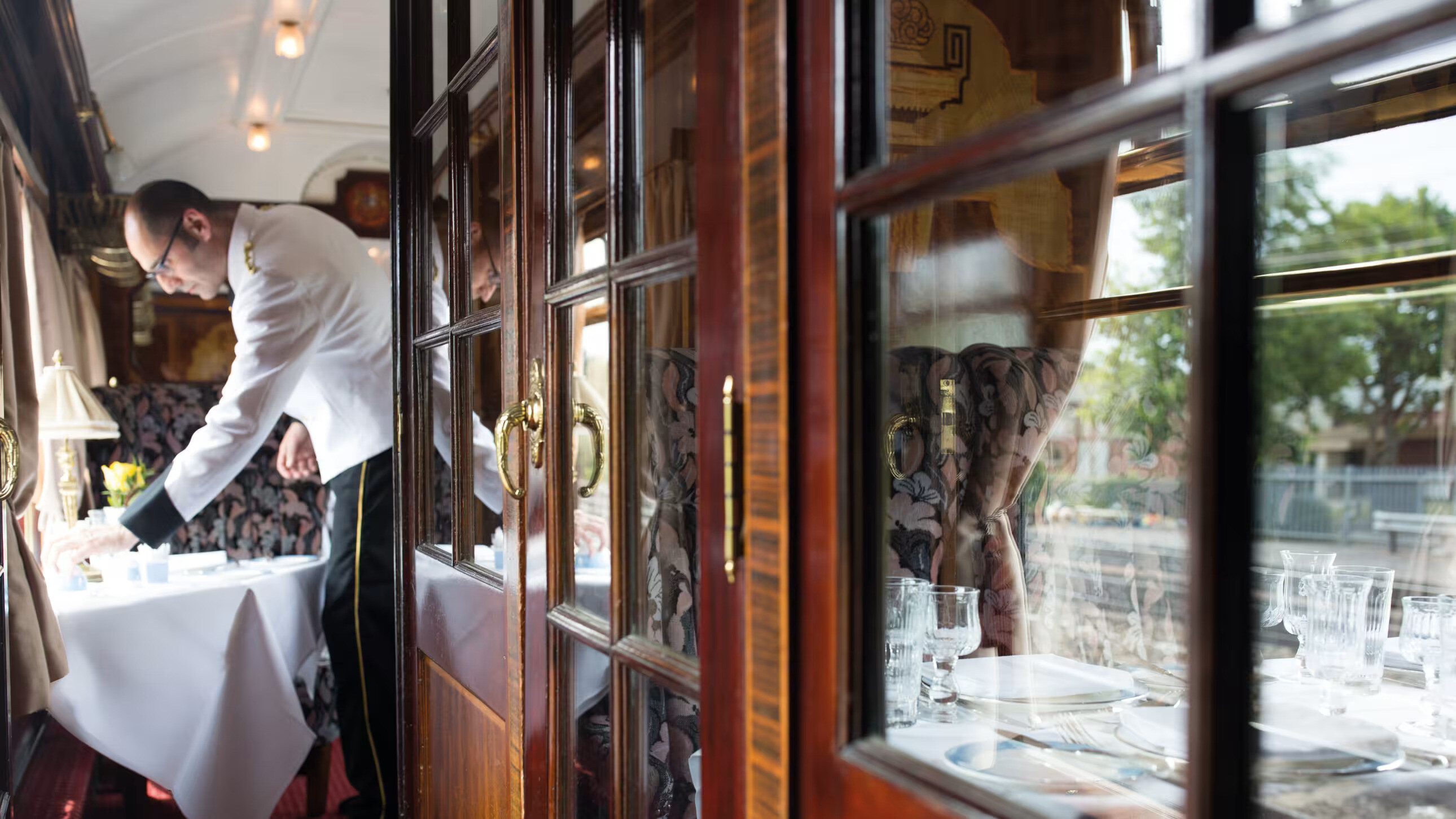 British Pullman A Belmond Train Familienluxusreisen TheFamilyProject Cygnus Carriage