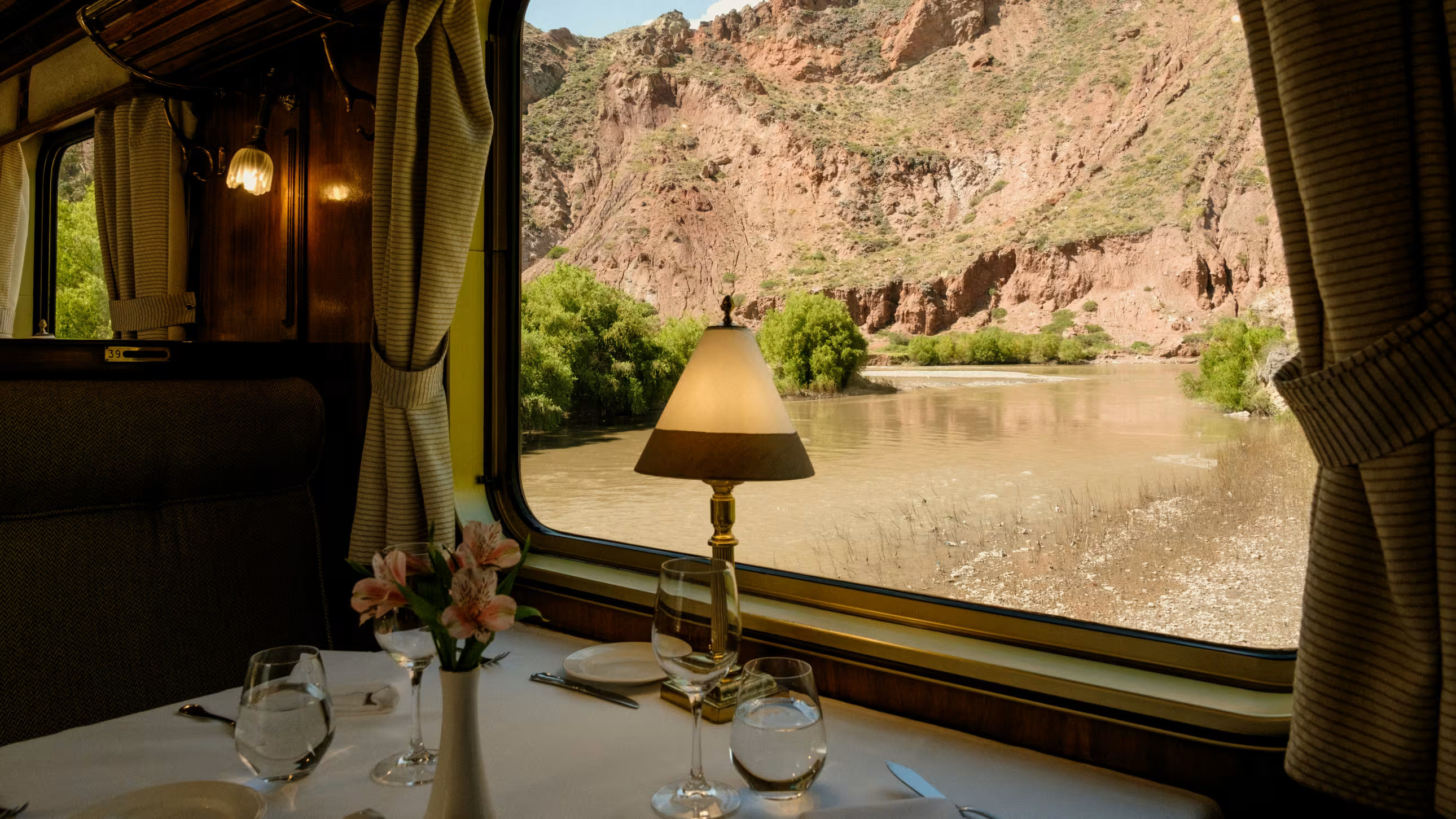 Hiram Bingham A Belmond Train Familienluxusreisen TheFamilyProject Restaurant Car