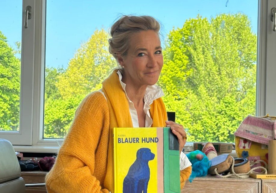 Nadine stellt ein Buch vor