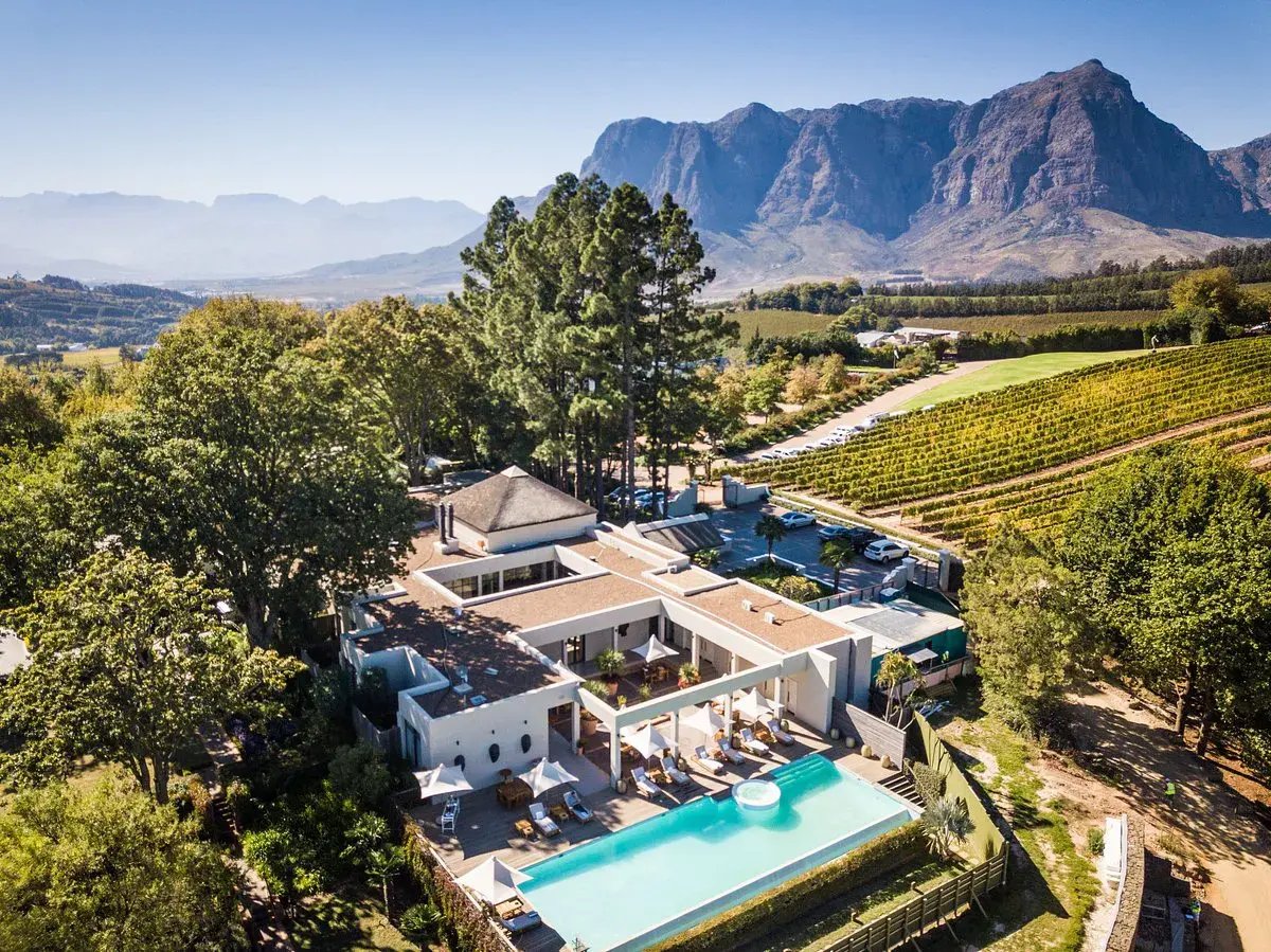 delaire graff estate stellenbosch sudafrika afrika privater pool liegen landschaft the family project luxus kopie