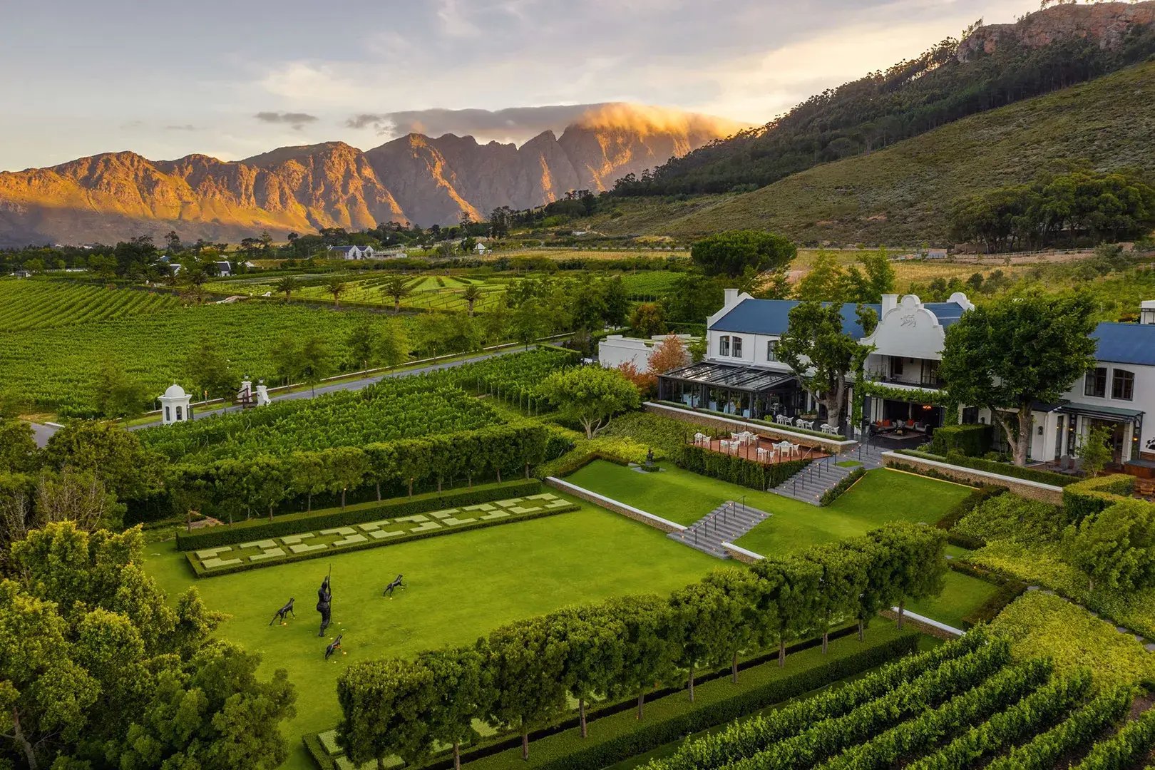 1 leeu estates franschhoek sudafrika afrika luftaufnahme landschaft the family project luxu kopie