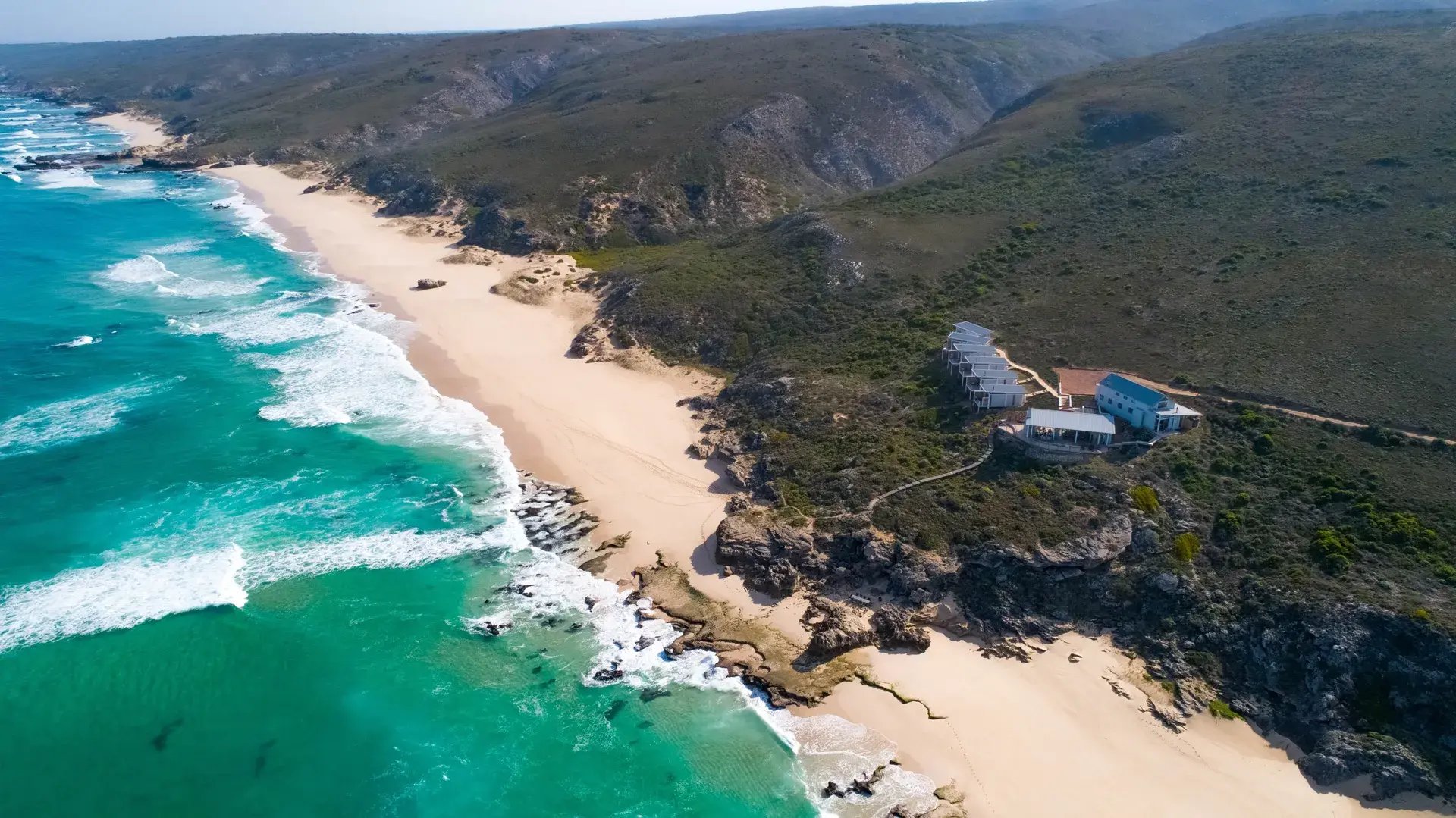 1 lekkerwater beach lodge de hoop sudafrika afrika luftaufnahme strand exklusiv the family project kind kopie