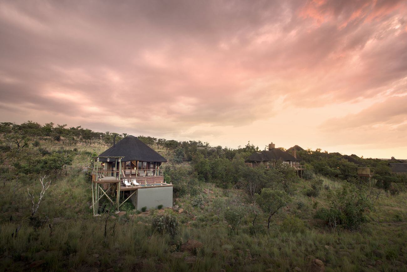 Mhondoro Safari Villa Lodge Familienluxusreisen TheFamilyProject Außen