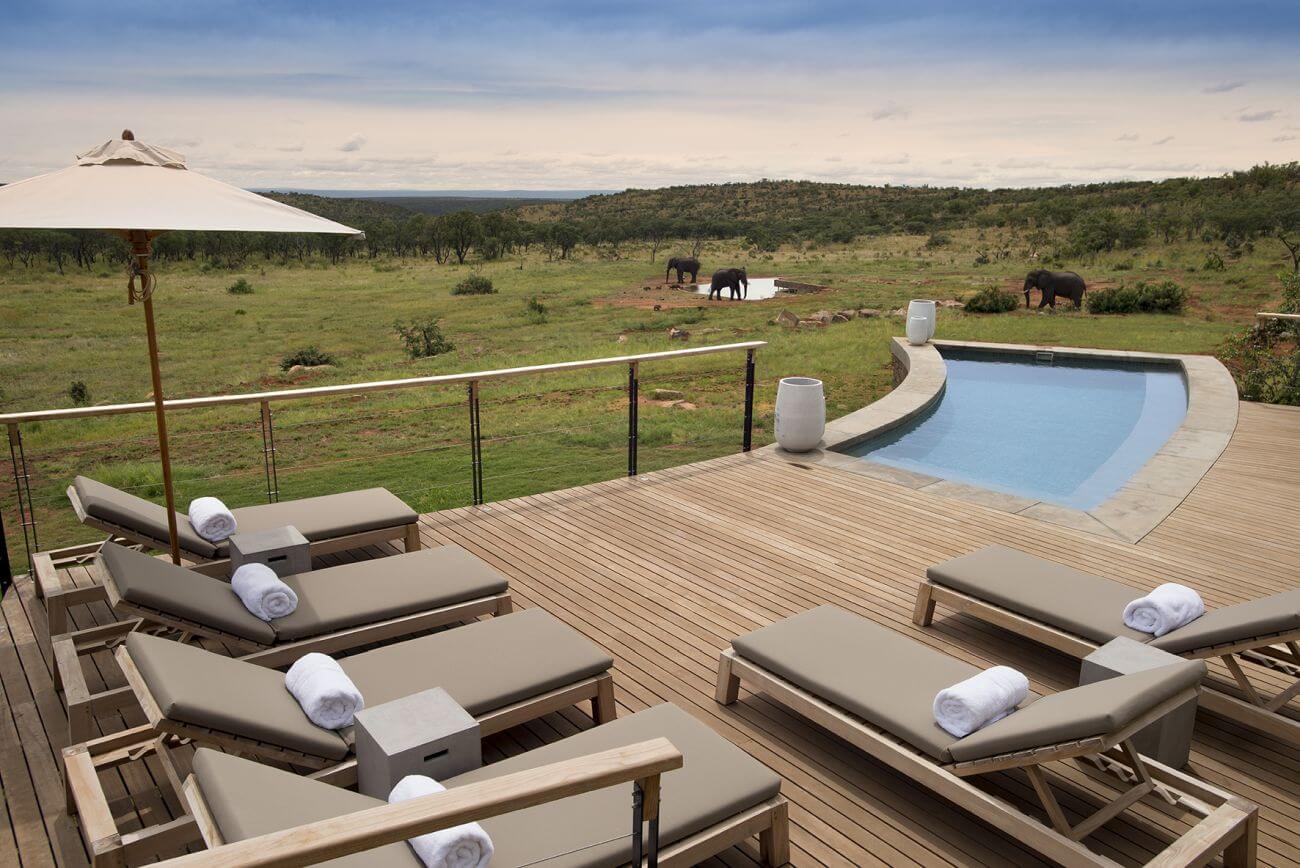 Mhondoro Safari Villa Lodge Familienluxusreisen TheFamilyProject Pool