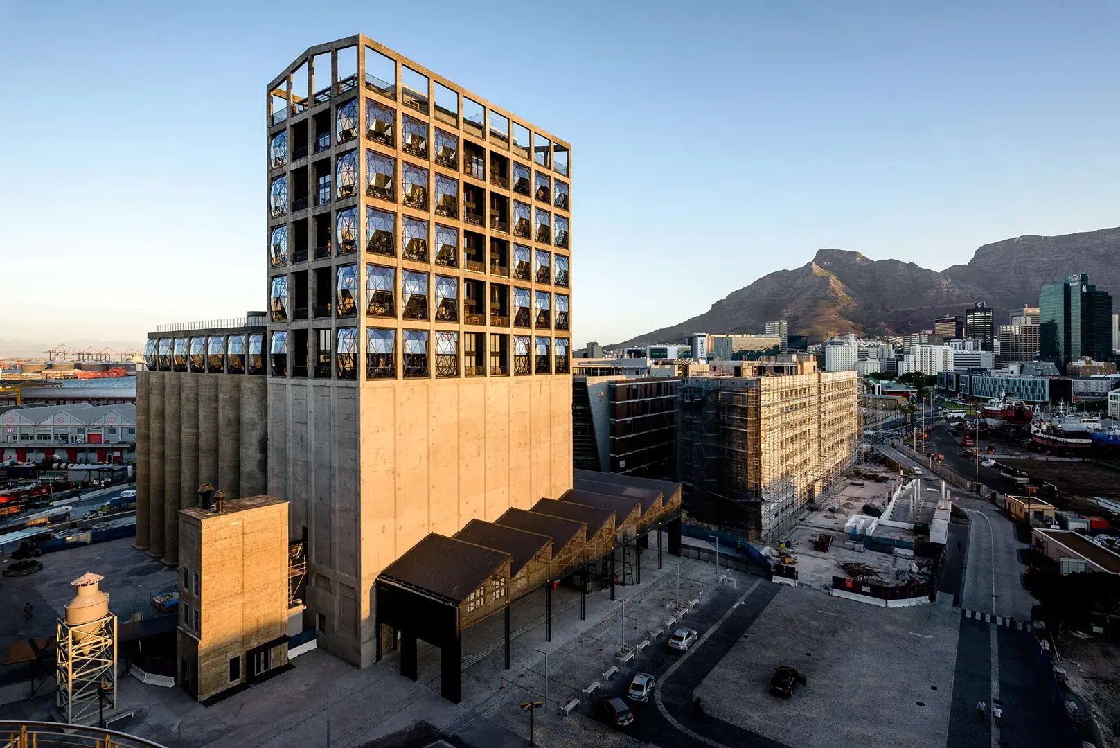 2-the-silo-hotel-cape-town-sudafrika-afrika-aussenansicht-exklusiv-the-family-project-luxus-familie-kinder-reisen