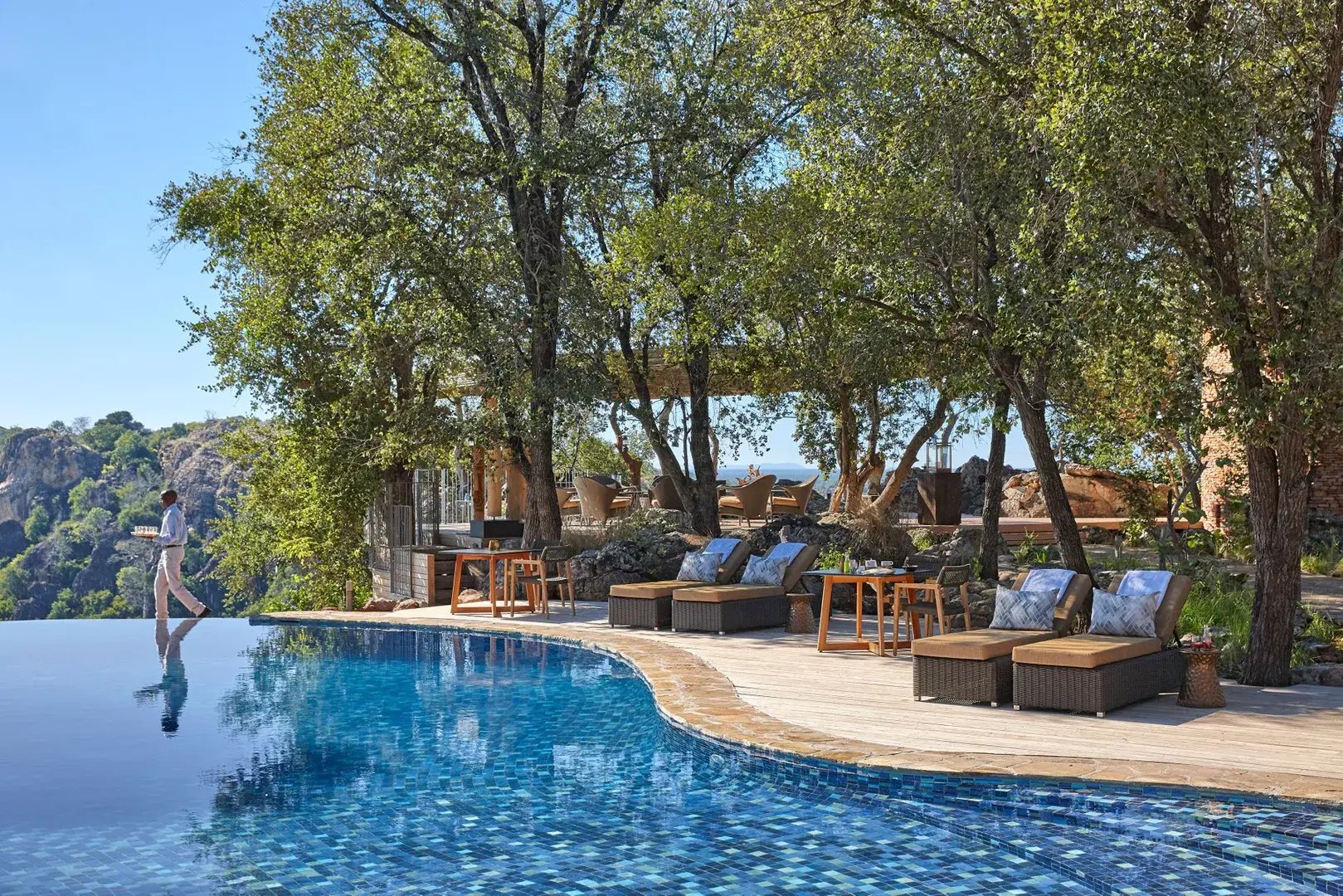 1 singita pamushana malilangwe wildlife reserve simbabwe zimbabwe afrika pool terrasse exklusiv the family project familie kinder reisen