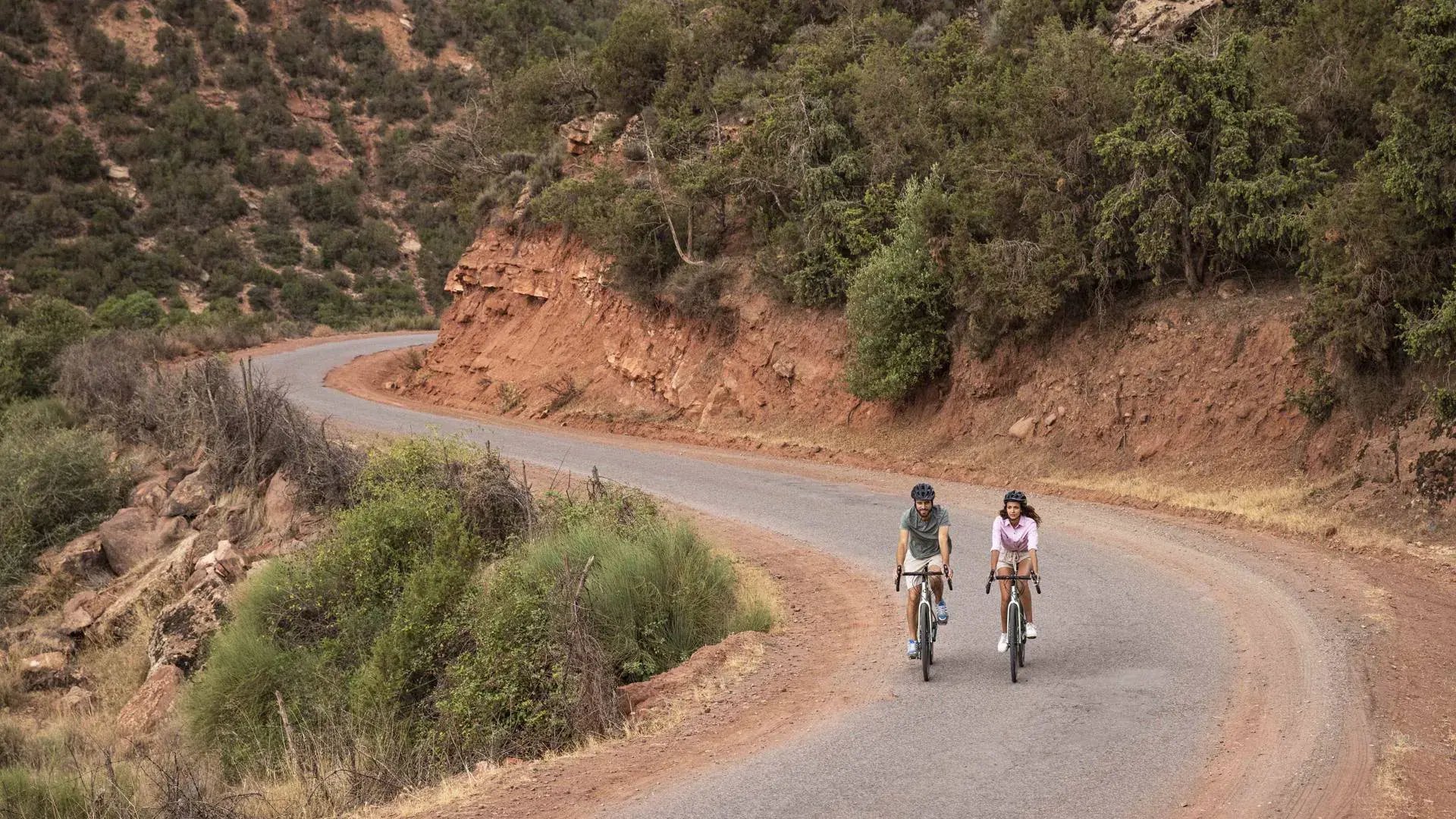 kasbah-tamadot-atlasgebirge-marokko-afrika-fahrrad-aktivitat-the-family-project-luxus-familie-kinder-reisen