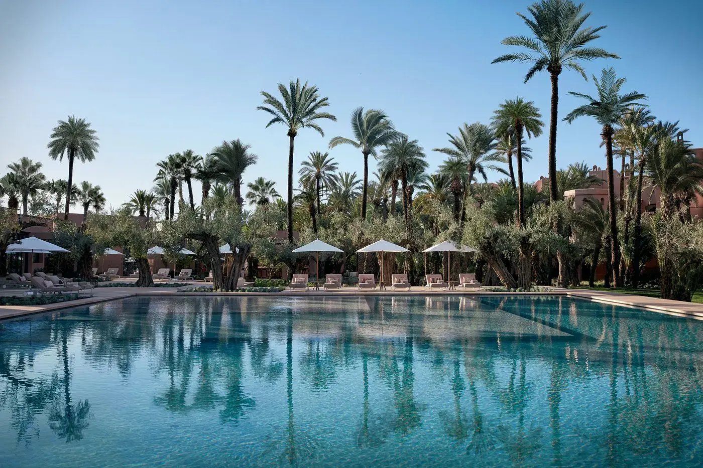 1-royal-mansour-marrakesch-marokko-afrika-swimming-pool-the-family-project-luxus-familie-kinder-reisen