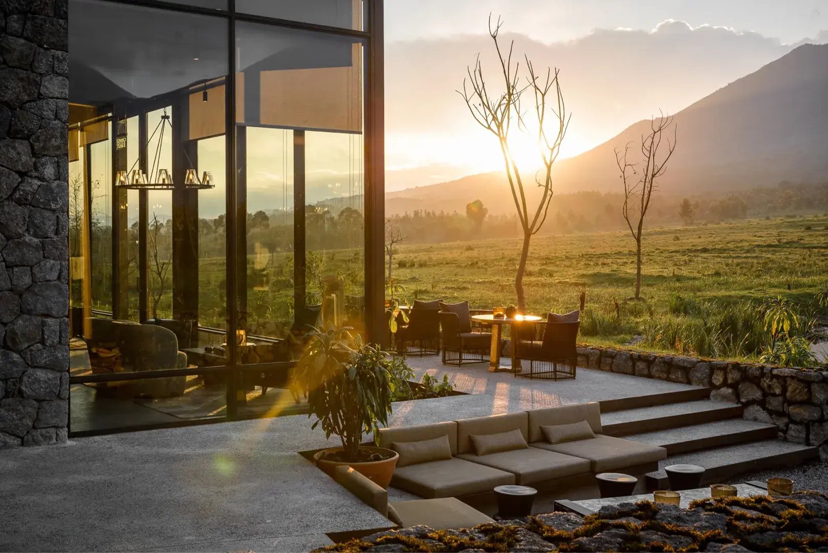 1 singita kwitonda lodge volcanoes national park ruanda afrika the family project familienreise luxus terrasse