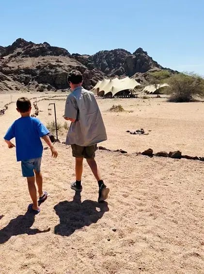 hoanib-skeleton-coast-camp-skeleton-coast-namibia-afrika-the-family-project-familie-kinder-privatbilder-camp