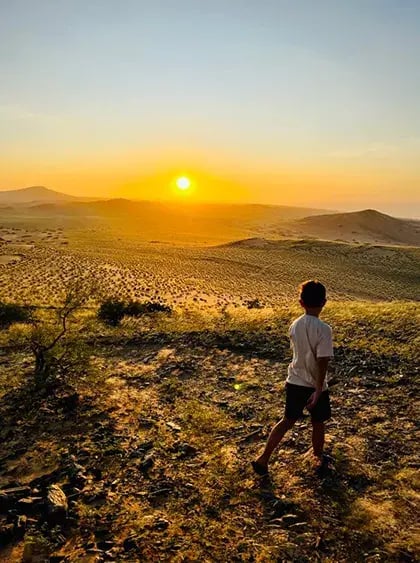 serra cafema camp kunene namibia afrika kinder familienreise luxus the family project privatbilder sonnenuntergang