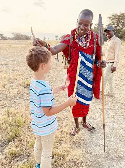 chem chem lodge tarangire tansania afrika exklusiv the family project privaterbilder kind einheimische