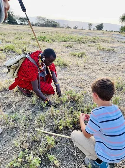 chem chem lodge tarangire tansania afrika exklusiv the family project privaterbilder kind einheimische2