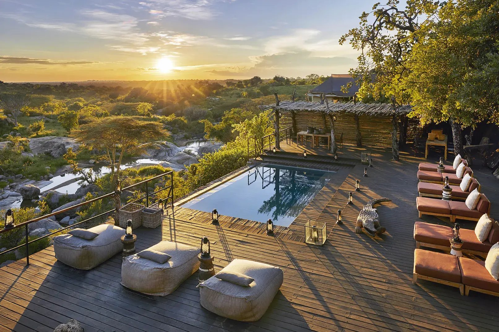 mwiba-lodge-mwiba-wildlife-reserve-tansania-afrika-pool-ausblick-exklusiv-the-family-project-kinderfreundlich-familie-luxus-reisen