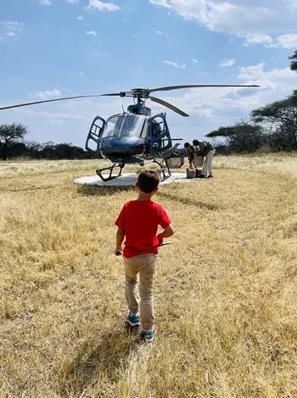 mwiba lodge mwiba wildlife reserve tansania afrika lounge the family project privatbilder kind helikopter