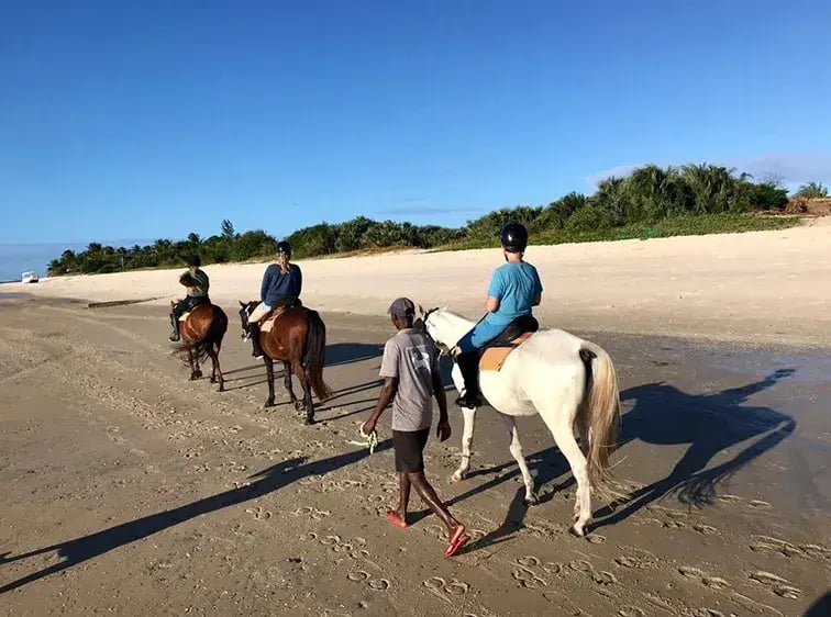 azura benguerra bazaruto archipel mosambik afrika the family project privatbilder kinder reiten ergebnis