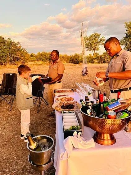 time-and-tide-chinzombo-south-luangwa-sambia-the-family-project-kinder-privatbilder-safari-meal