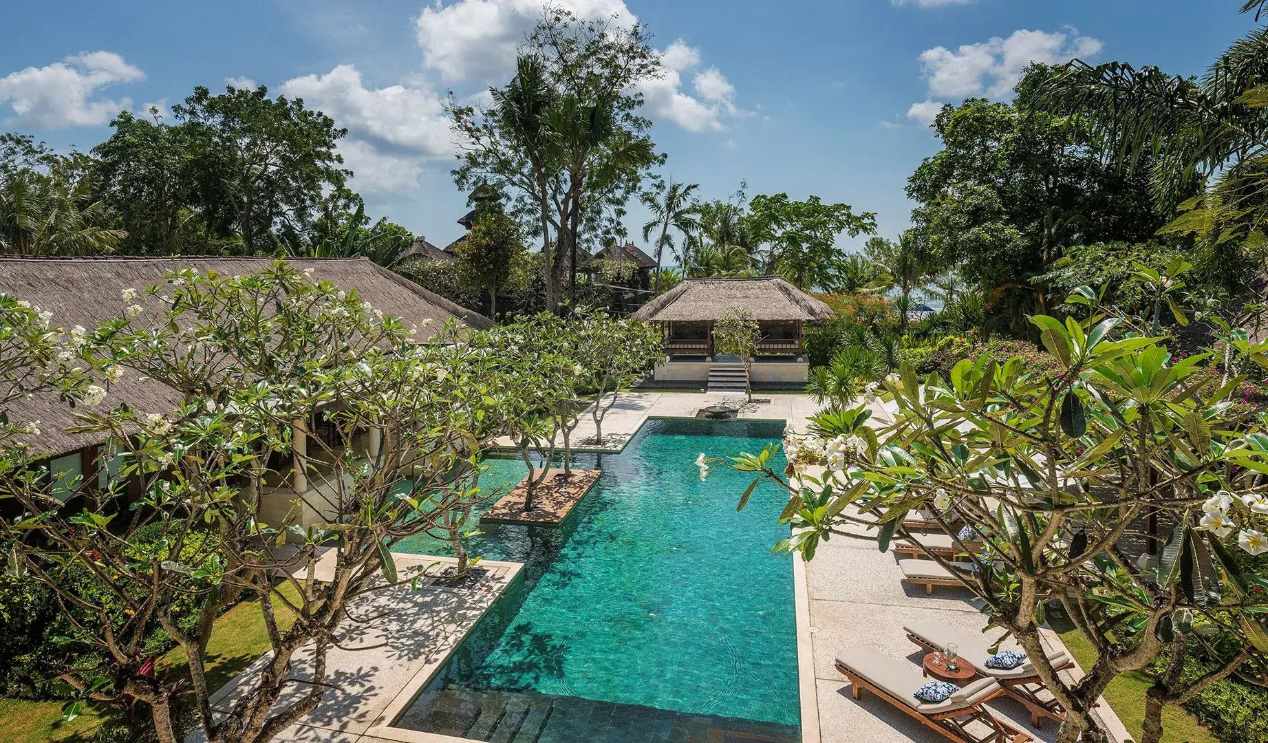 2-asien-bali-four-seasons-at-jimbaran-familie-urlaub-kinder-luxus-pool-meer-strand-privat-villa-palmen