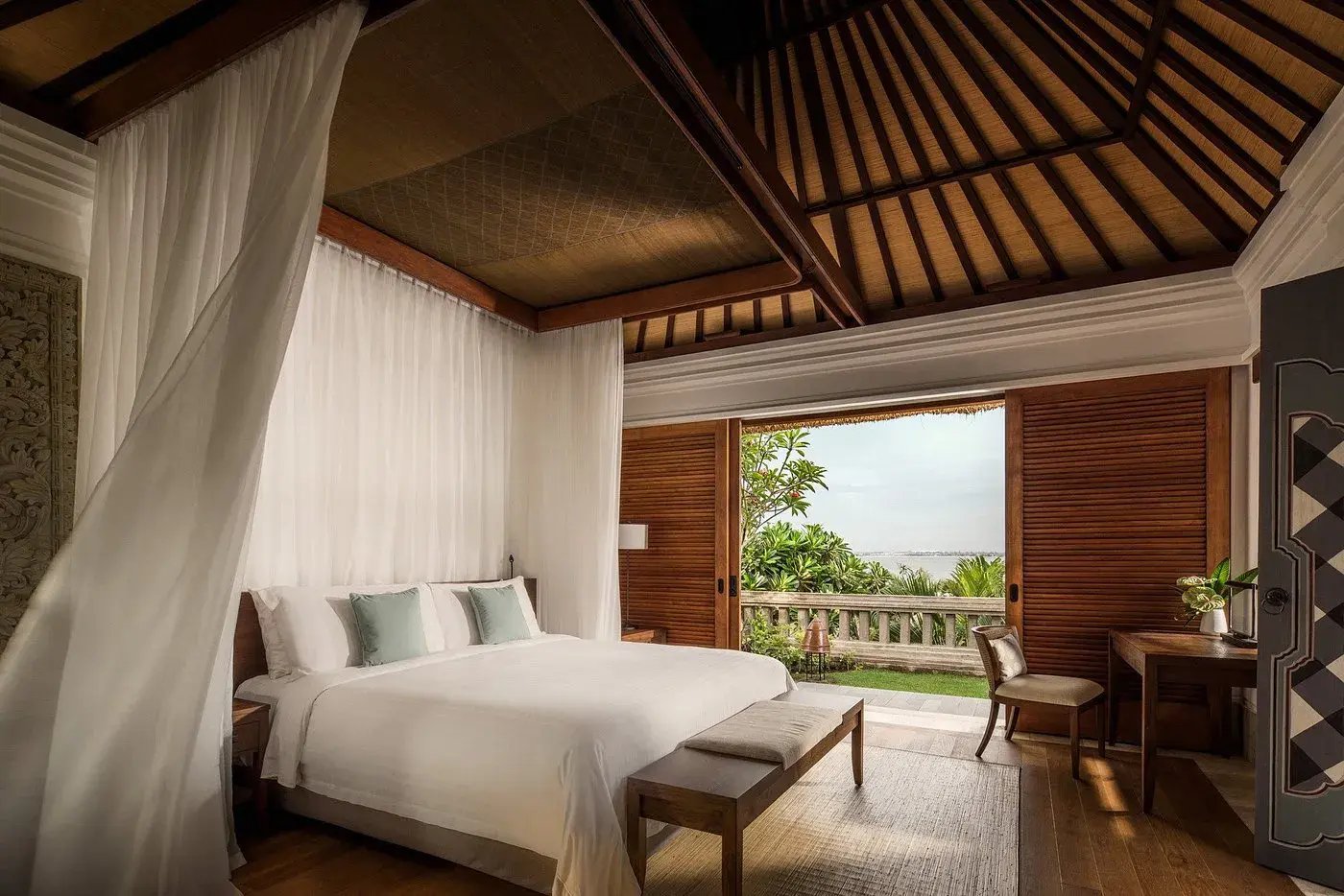 asien-bali-four-seasons-at-jimbaran-familie-urlaub-kinder-luxus-pool-meer-strand-privat-villa-palmen-villa