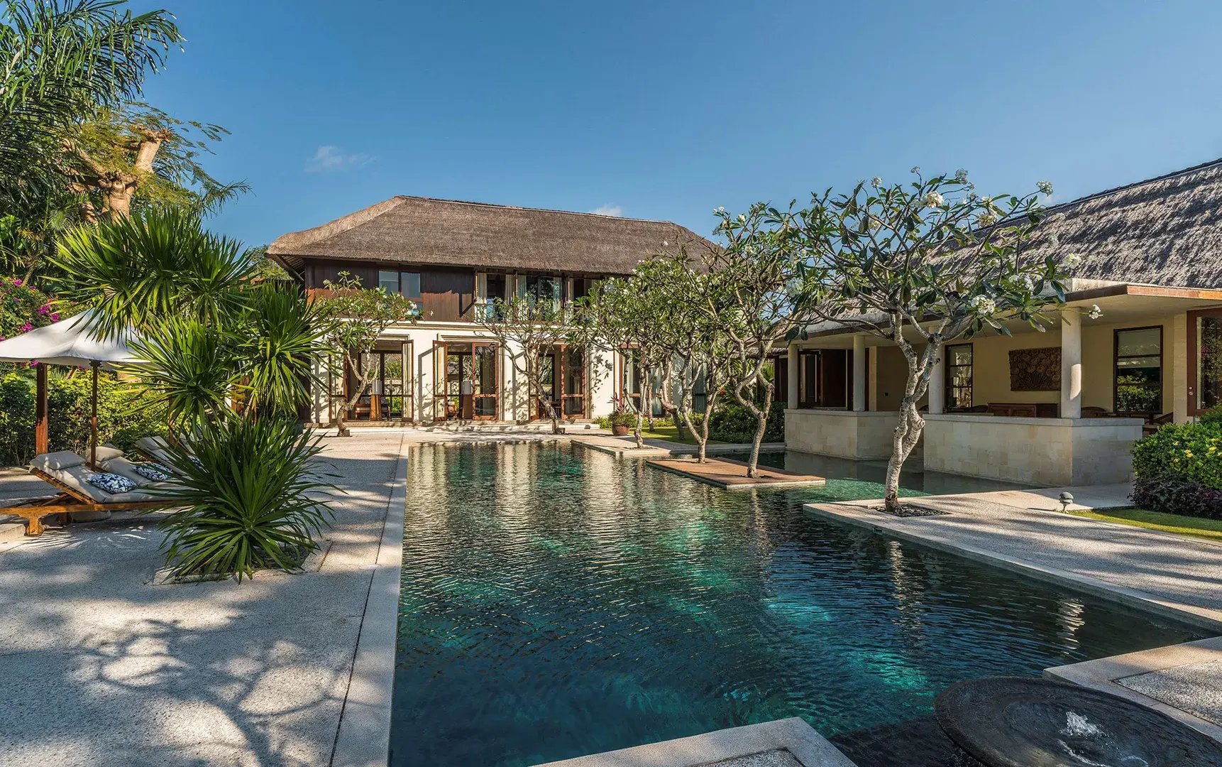 asien-bali-four-seasons-at-jimbaran-familie-urlaub-kinder-luxus-pool-strand-privat-villa-palmen