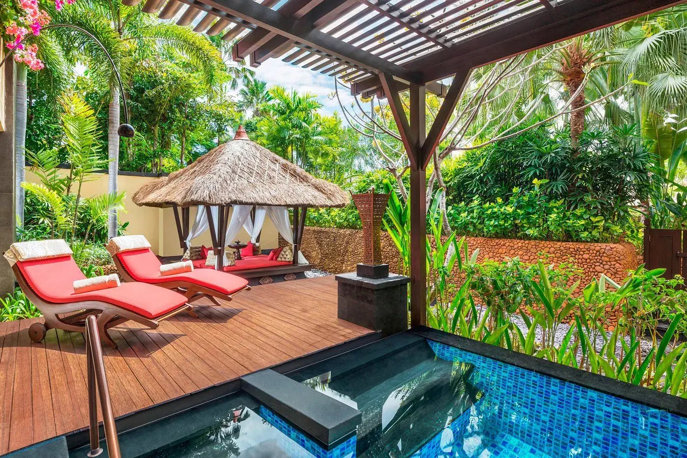 1 asien bali st regis bali strand urlaub meer luxus the family project pool villa privat palmen uberblick