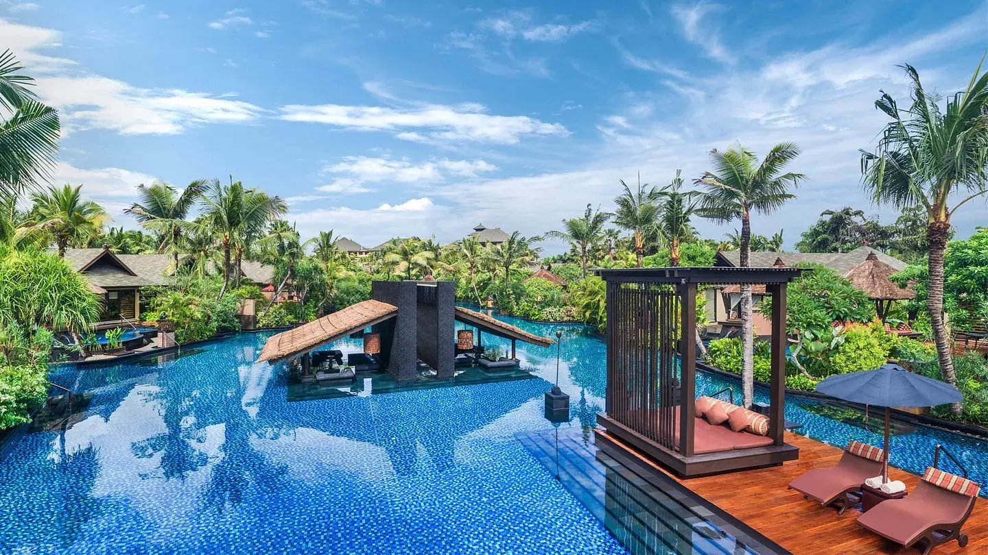 asien bali st regis bali strand urlaub meer luxus the family project pool villa privat palmen gardenvilla