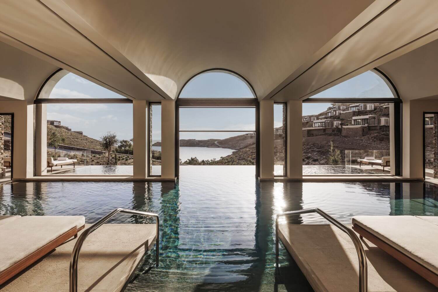 One & Only Kea Island Familienluxusreisen TheFamilyProject Indoor Pool