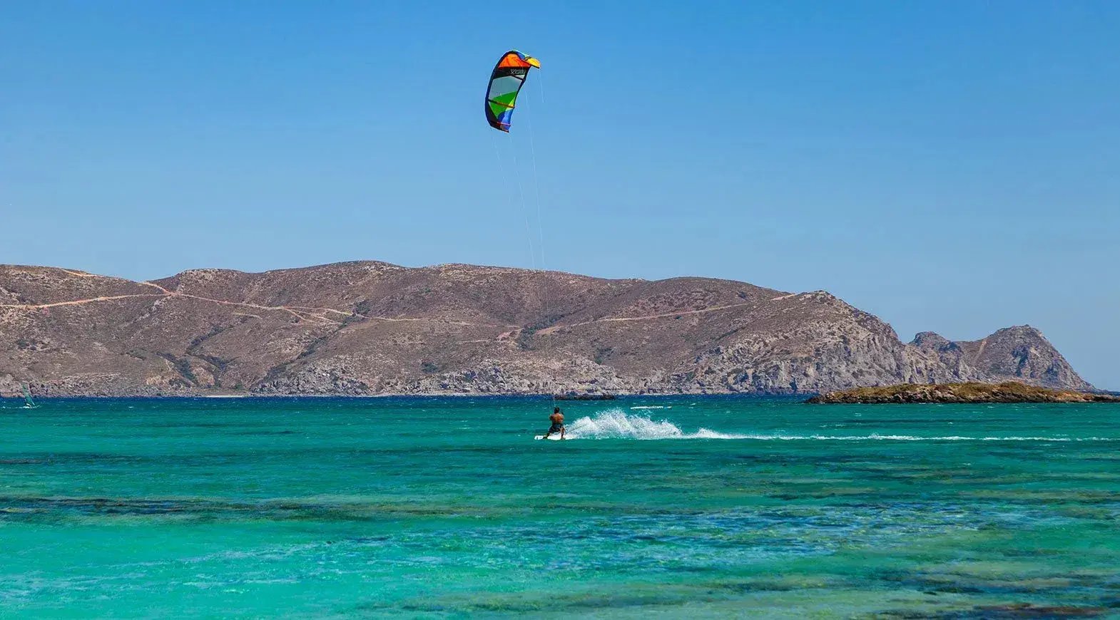 daios-cove-luxury-resort-villas-kreta-griechenland-kite-surfen-familienspass-aktivitaten-wassersport