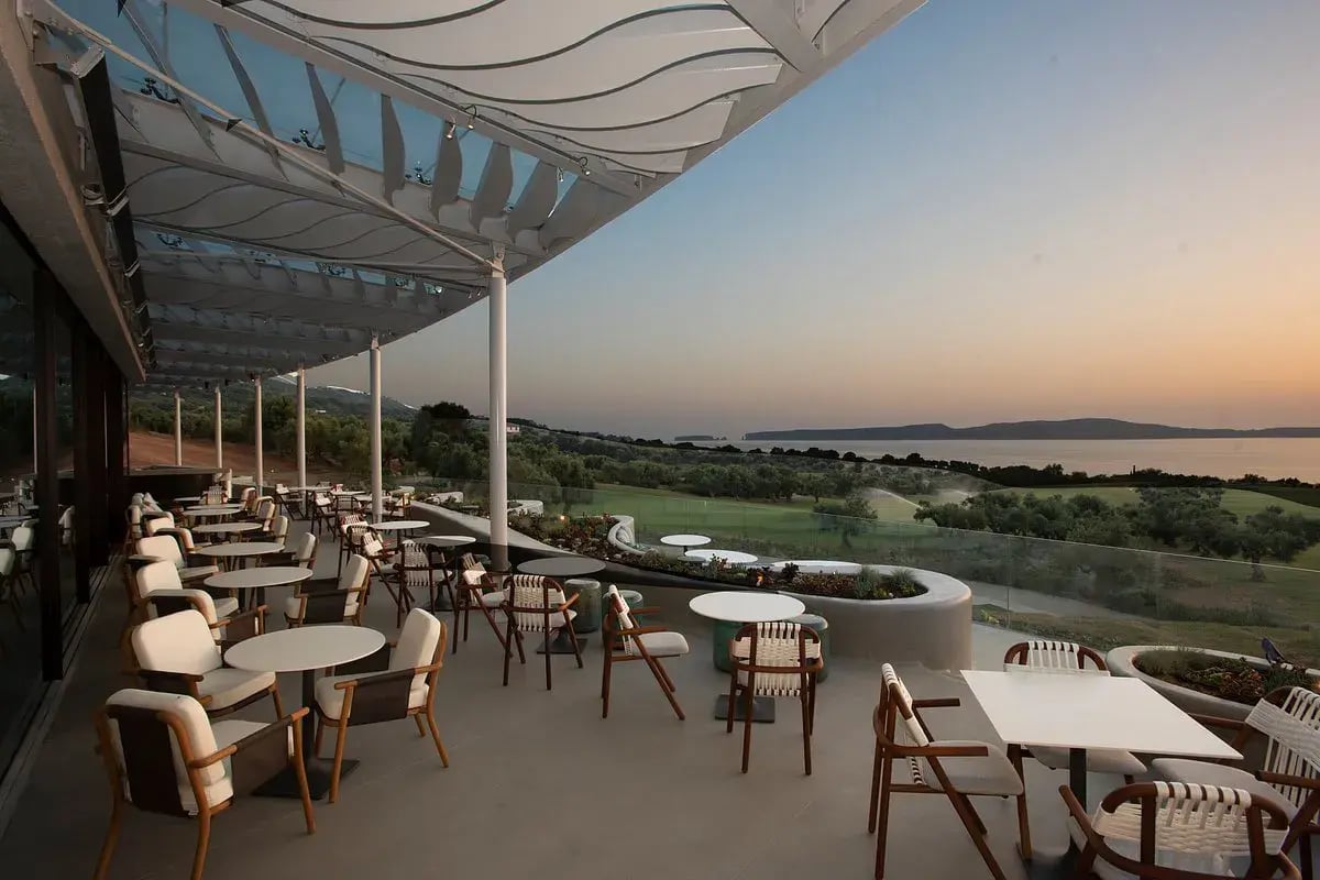 the-westin-resort-costa-navarino-peloponnes-griechenland-the-bay-course-club-restaurant-kinderfreundlich-meerblick-erstklassig