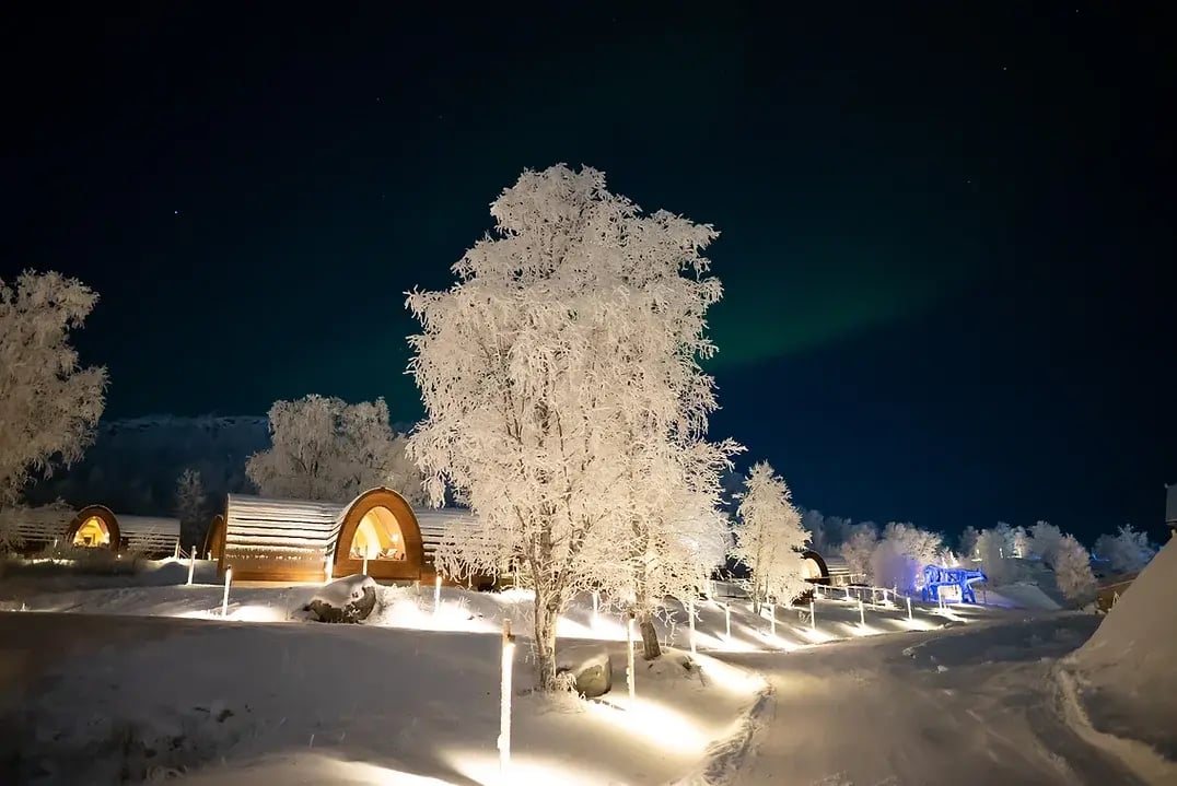 Snow Hotel bei Nacht