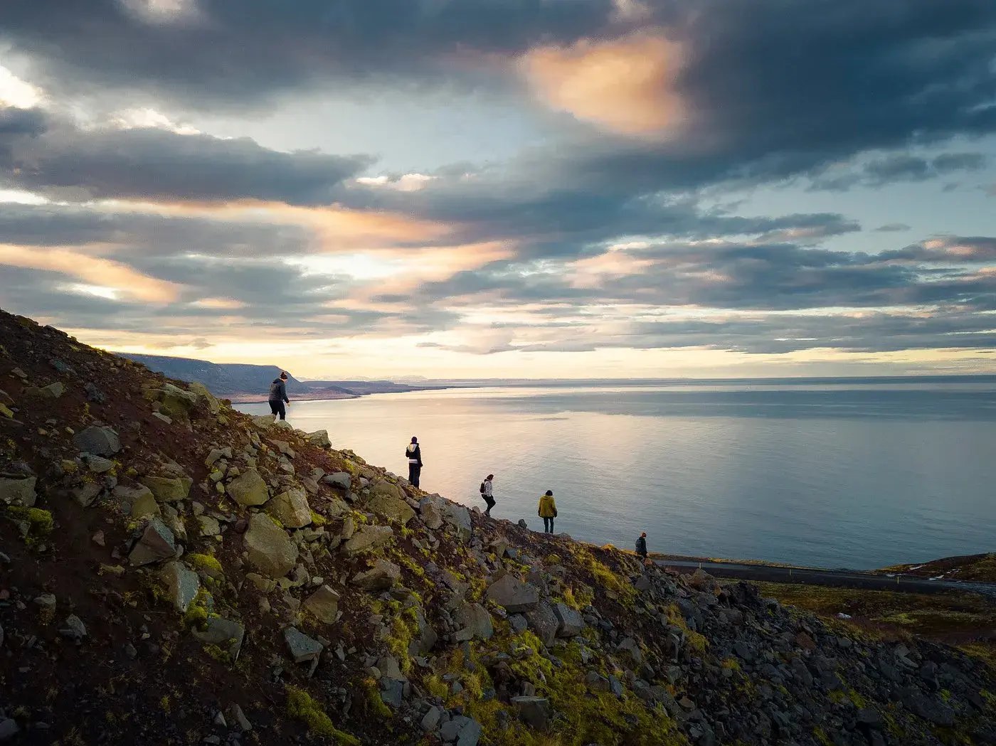 deplar-farm-troll-peninsula-island-hiking-familienaktivitat-exklusiv-the-family-project-familien-luxus-reisen