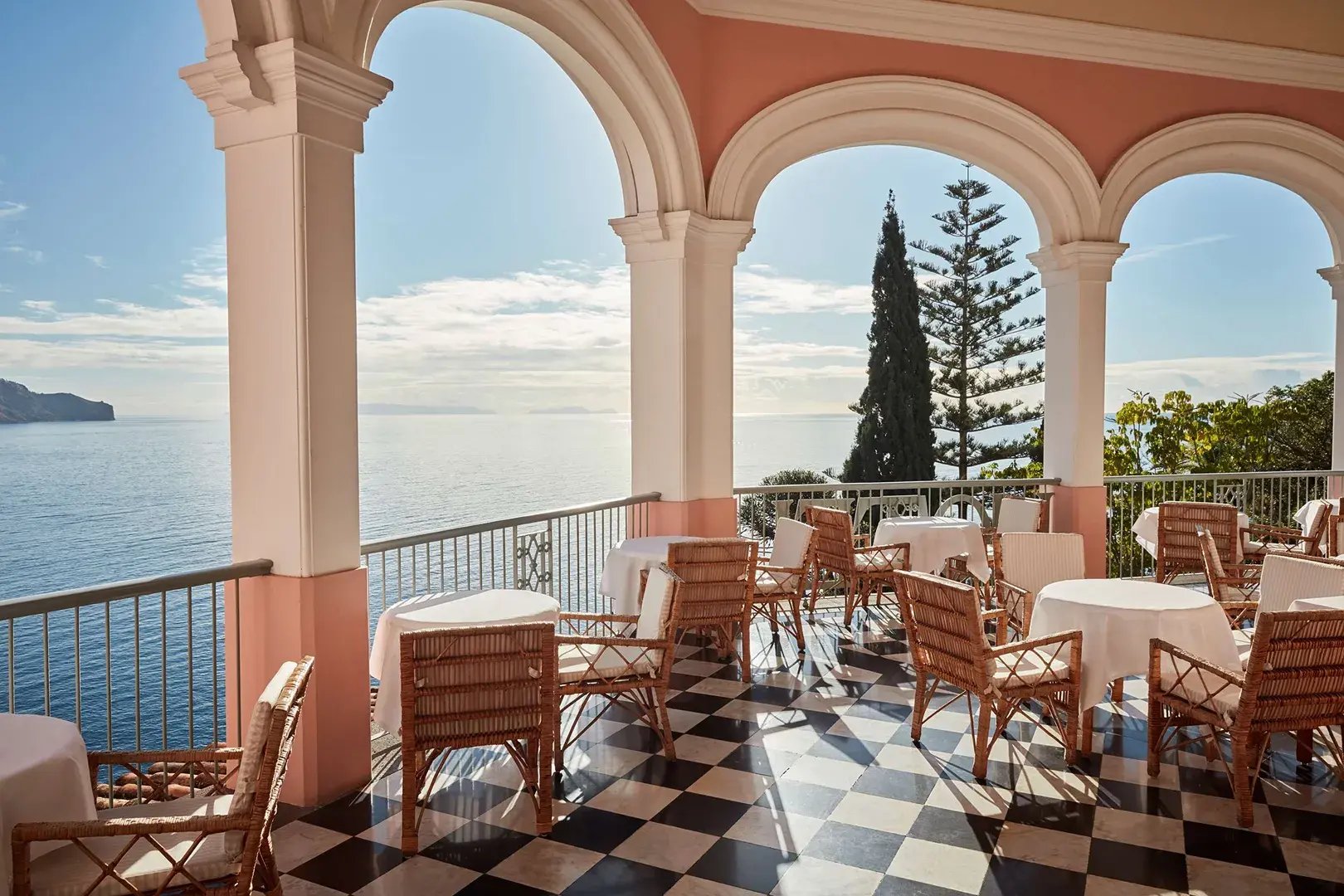 reids palace a belmond hotel madeira portugal terrasse meerblick restaurant luxus reisen kinder familie the family project