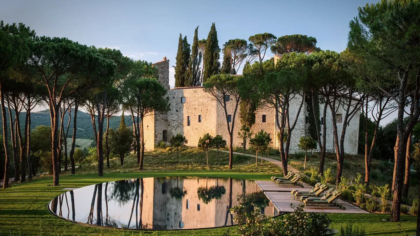 hotel castello di reschio garten hof exklusiv luxus reisen kinder familie the family project