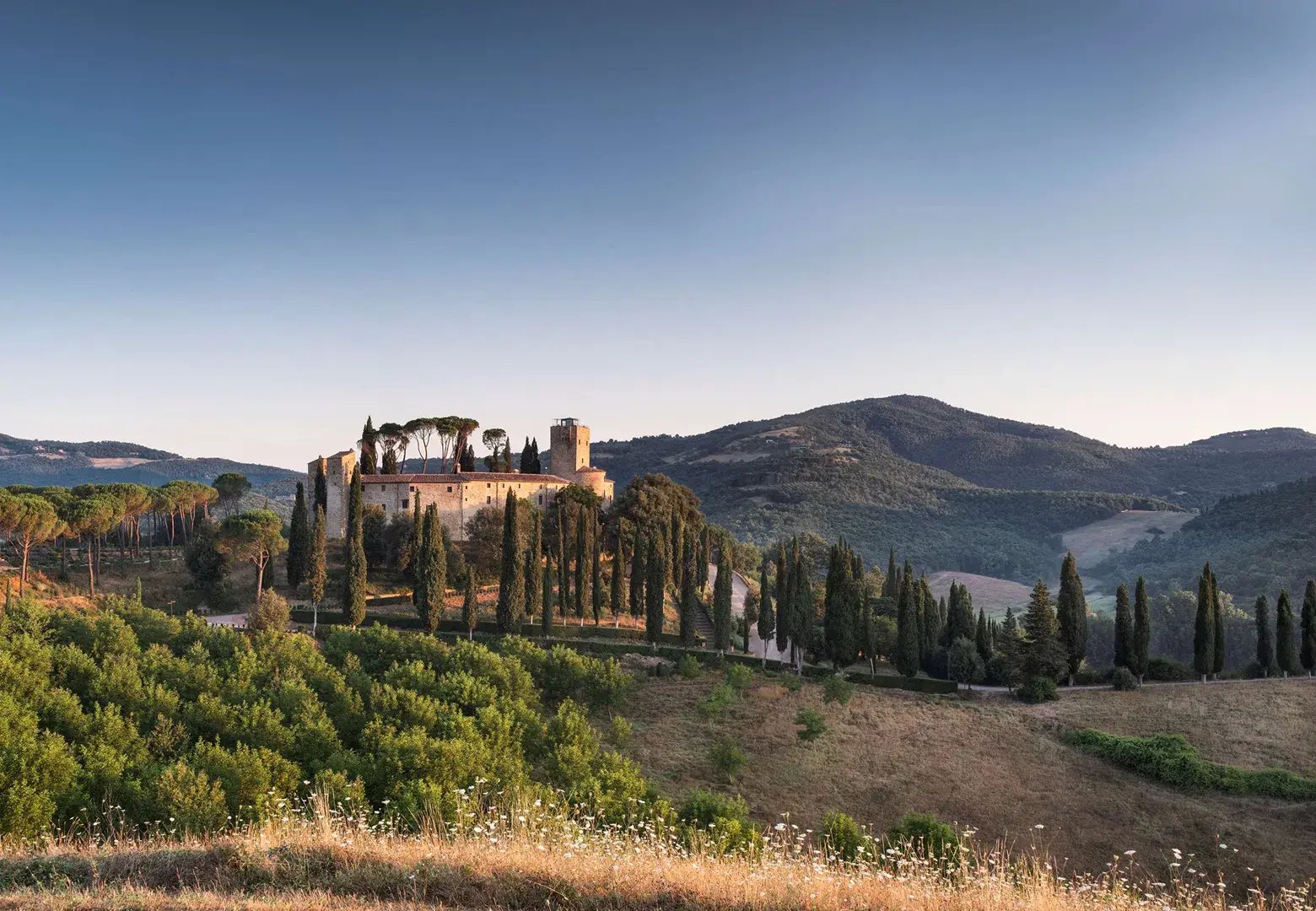 hotel castello di reschio natur ausblick familienfreundlich exklusiv luxus reisen kinder familie the family project