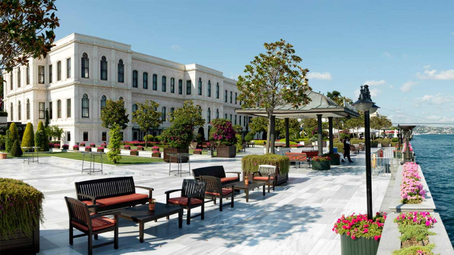 Four Seasons at the Bosphorus Familienluxusreisen TheFamilyProject Terrasse