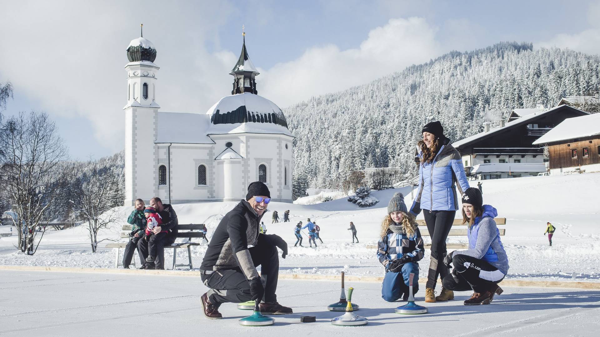 Klosterbräu Familie auf Eisbahn