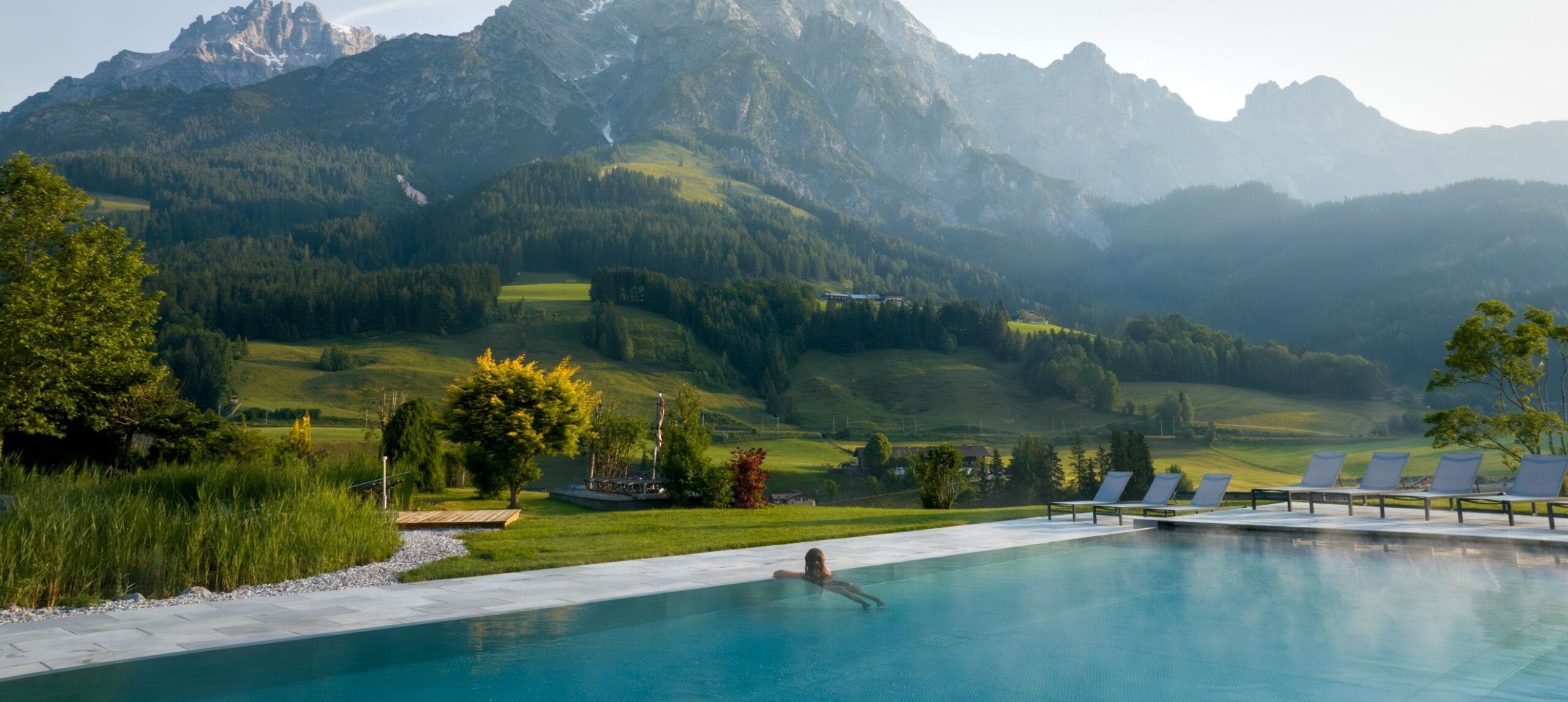 Puradis Pool mit Panorama