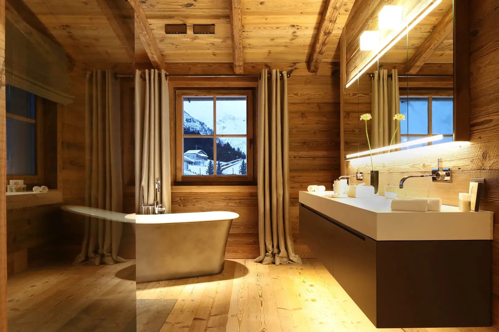 severins-the-alpine-retreat-tirol-osterreich-badezimmer-luxus-reisen-kinder-familie-the-family-project